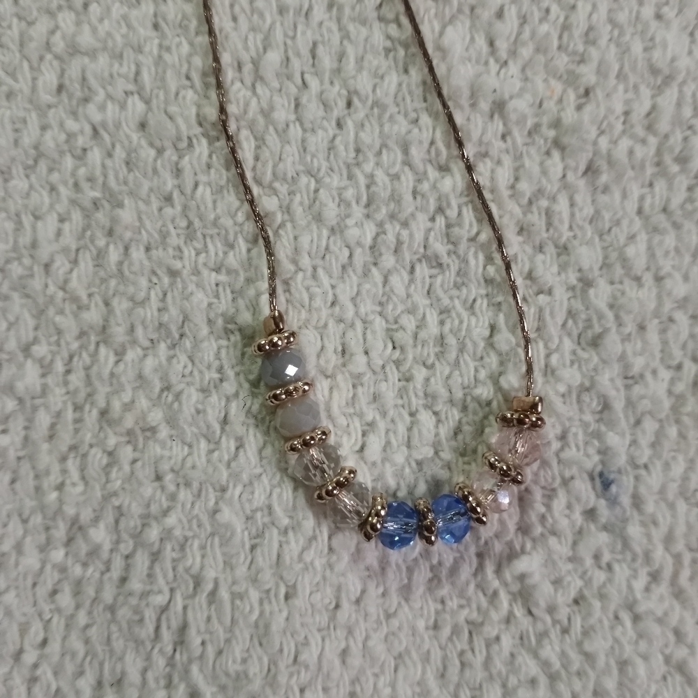 Petite goldtone adjustable blue beaded bracelet - Picture 2 of 4
